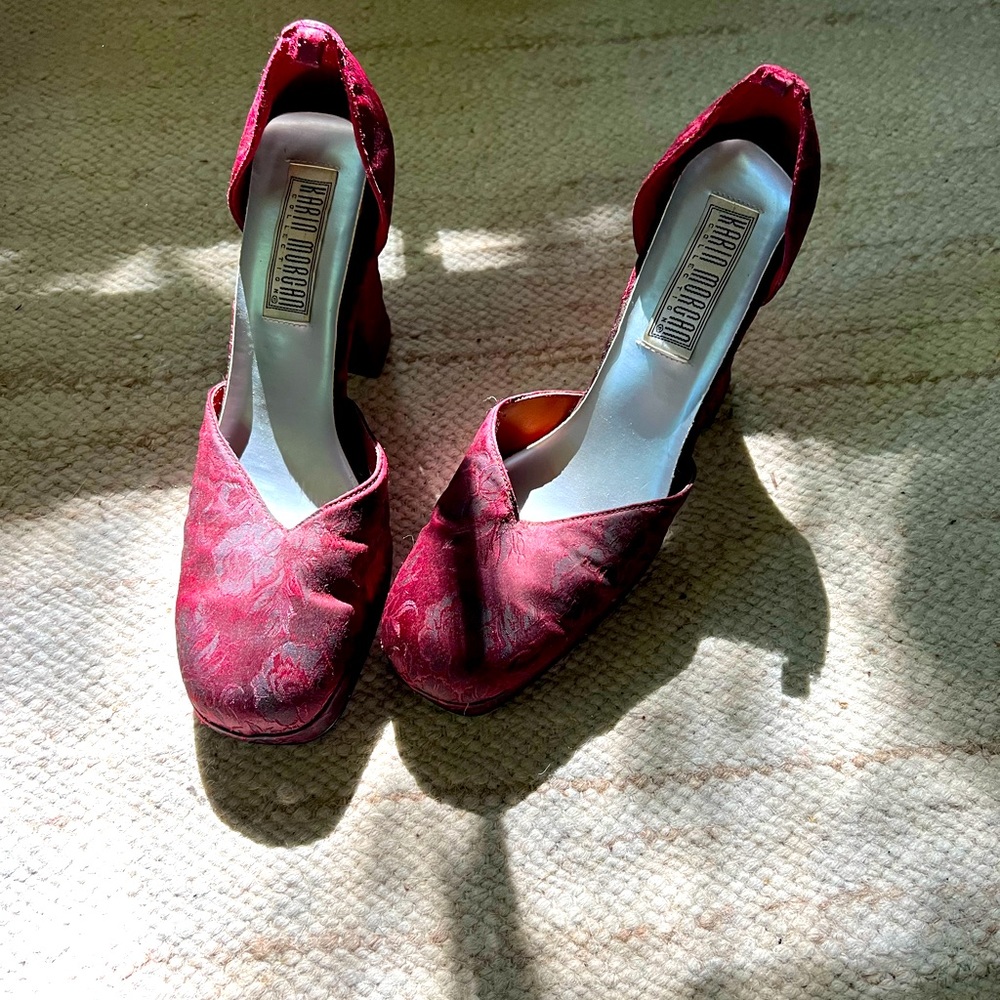 Vintage platform pumps